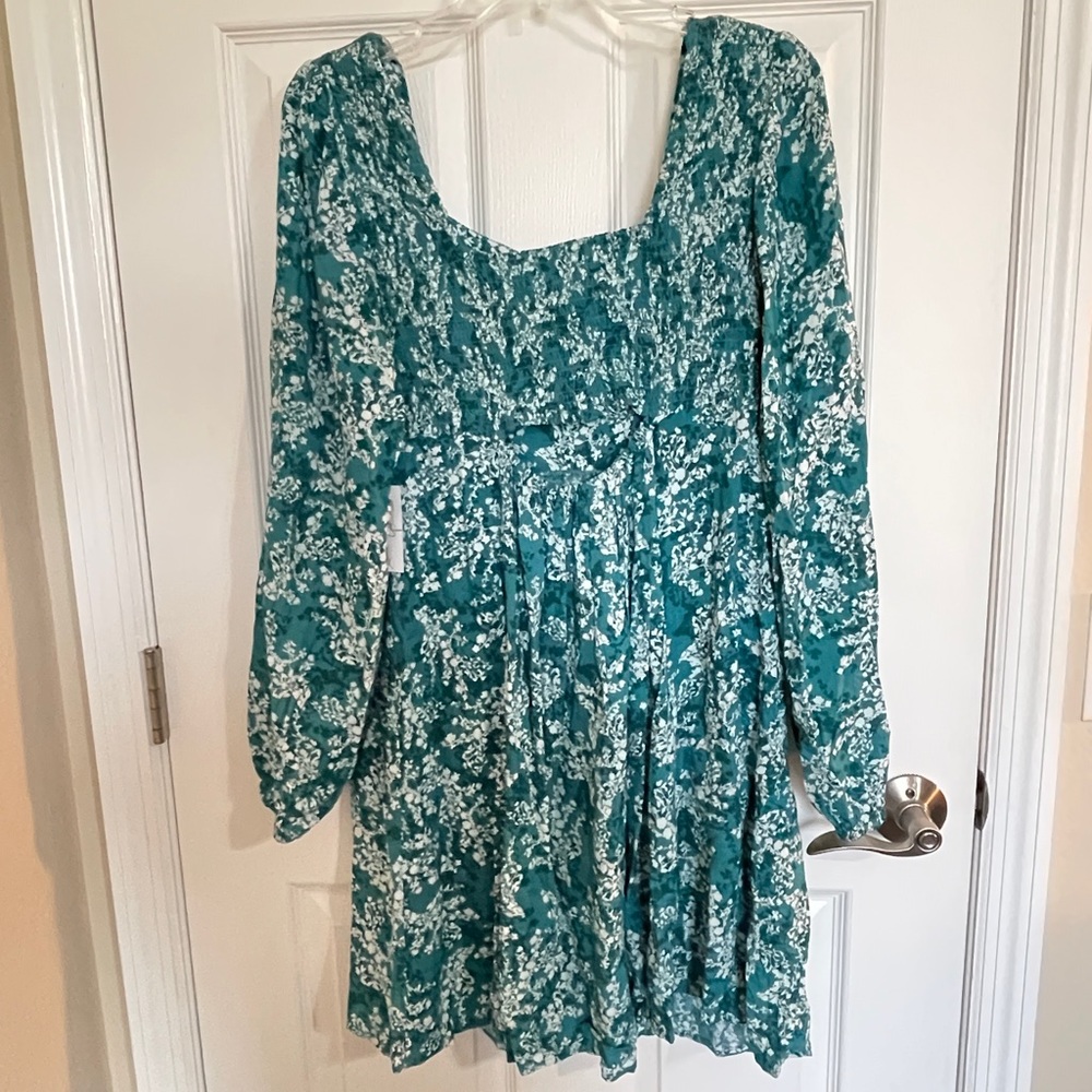 Jessica Simpson Peasant Dress with Long Sleeves Green and White Size Large NWT